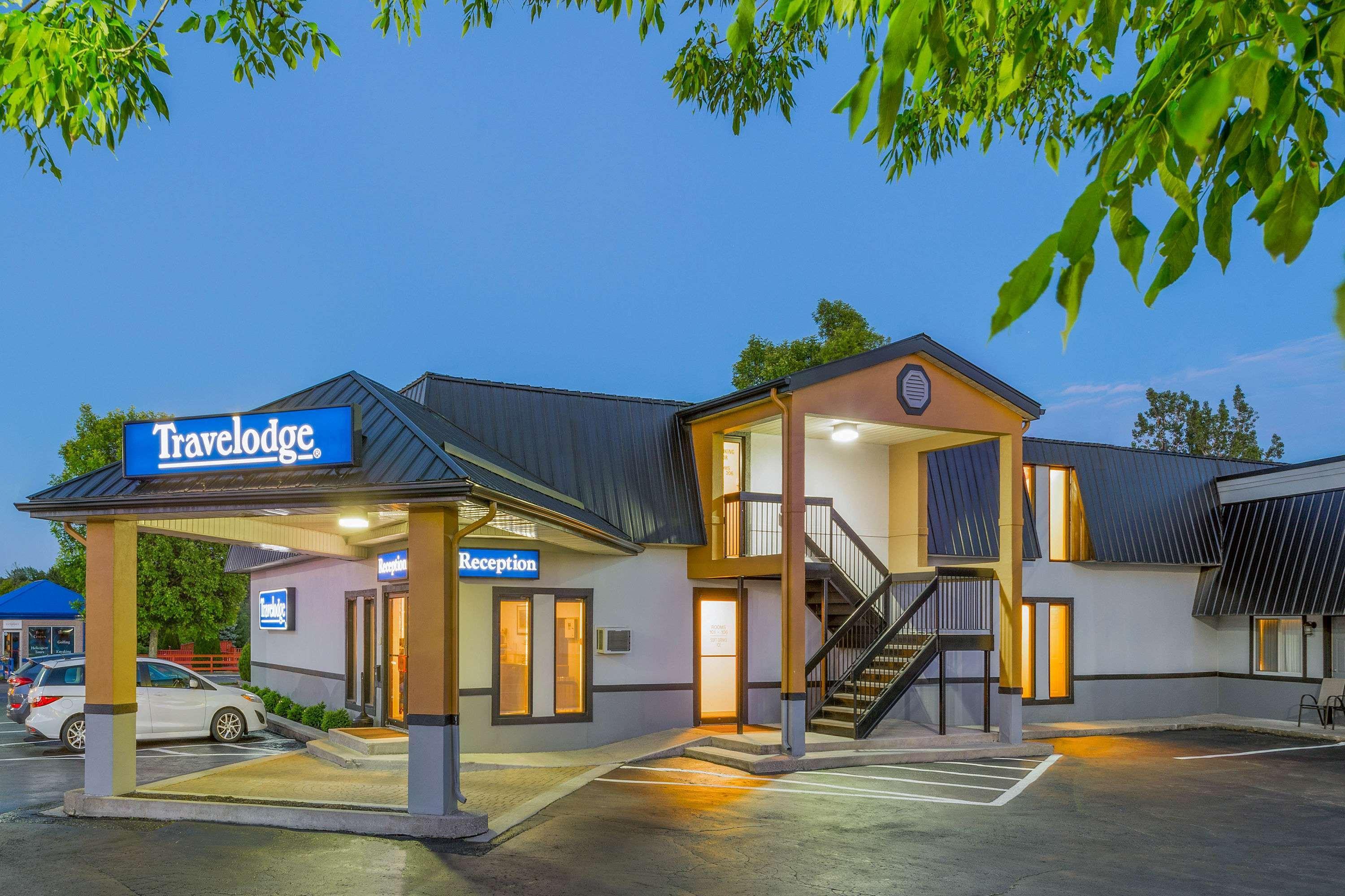 Travelodge By Wyndham Gananoque Exteriör bild