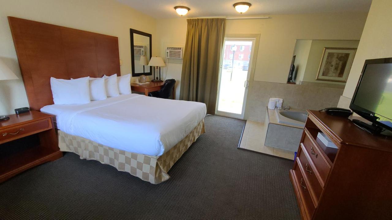 Travelodge By Wyndham Gananoque Exteriör bild