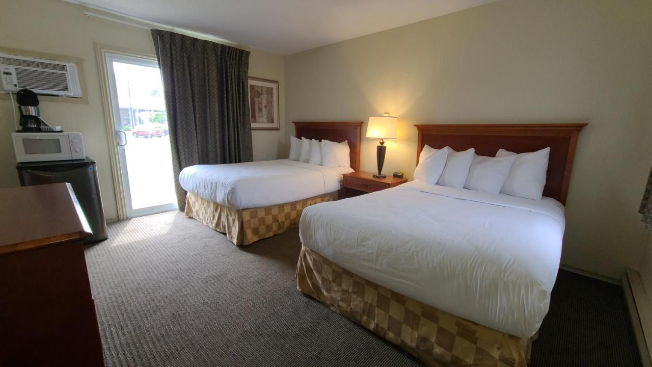 Travelodge By Wyndham Gananoque Exteriör bild