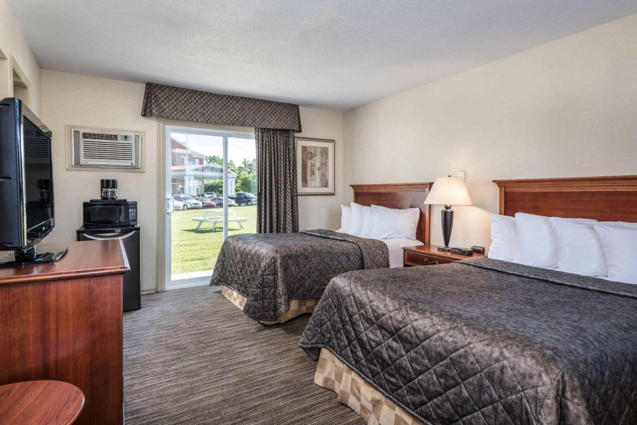 Travelodge By Wyndham Gananoque Exteriör bild