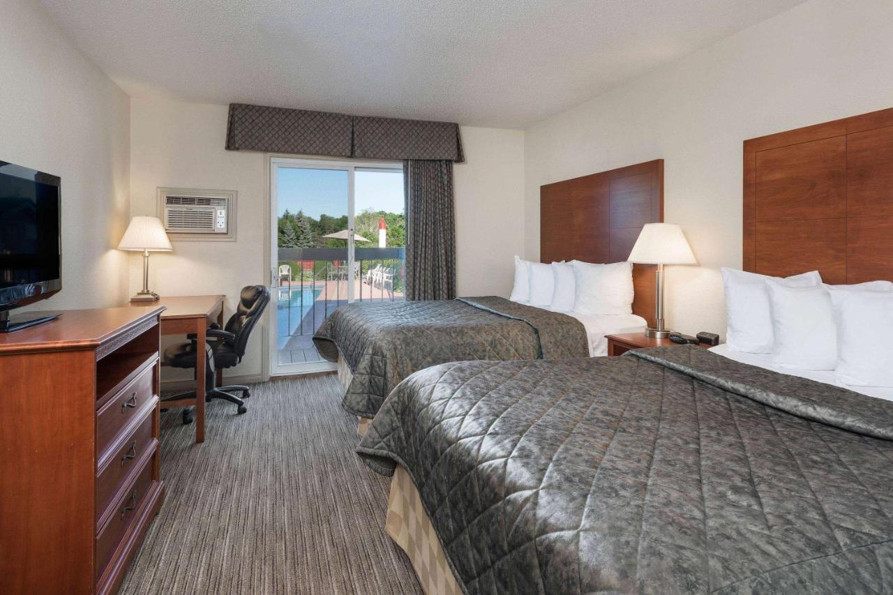 Travelodge By Wyndham Gananoque Exteriör bild