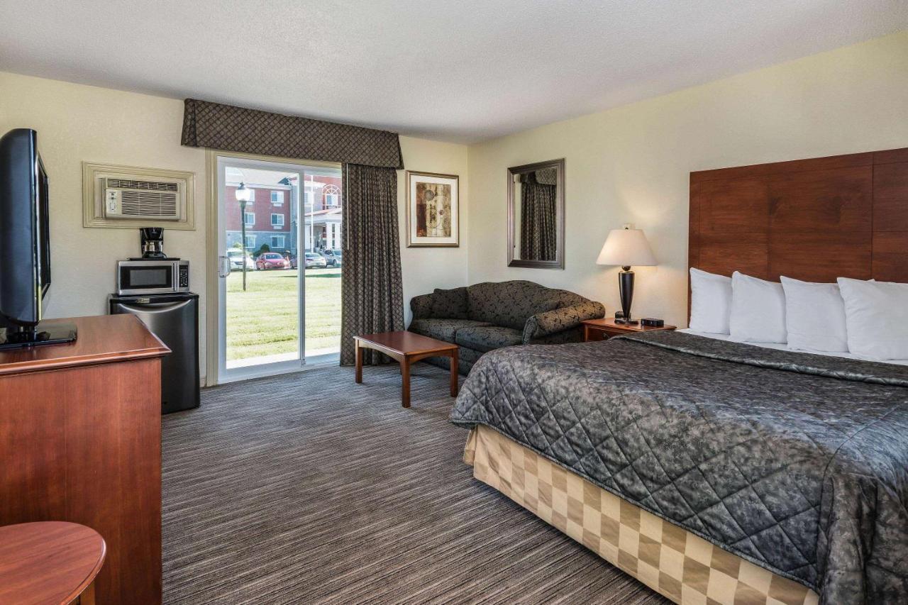 Travelodge By Wyndham Gananoque Exteriör bild
